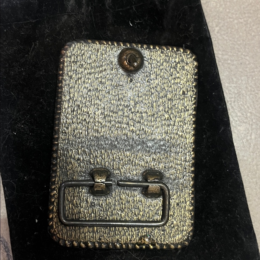Filigree embossed brown Leather Belt with two interchangeable belt buckles - Picture 7 of 16